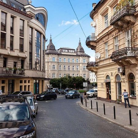 Lovely Apartment On Drahomanova Street Lviv Bagian luar foto