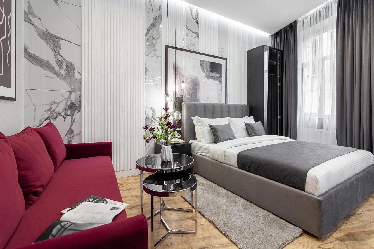 Lovely Apartment On Drahomanova Street Lviv Bagian luar foto