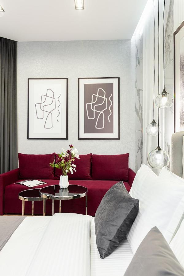 Lovely Apartment On Drahomanova Street Lviv Bagian luar foto