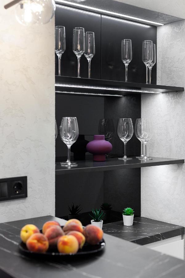Lovely Apartment On Drahomanova Street Lviv Bagian luar foto