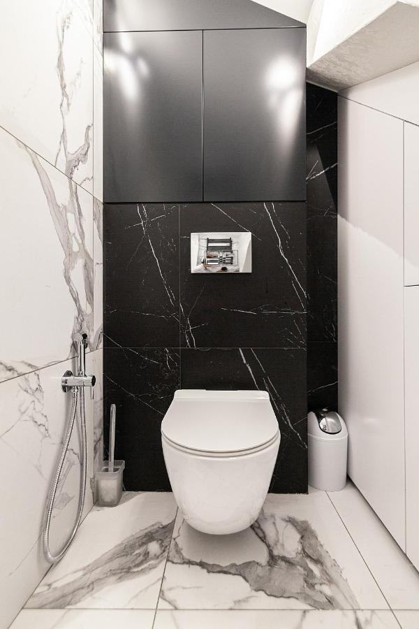 Lovely Apartment On Drahomanova Street Lviv Bagian luar foto
