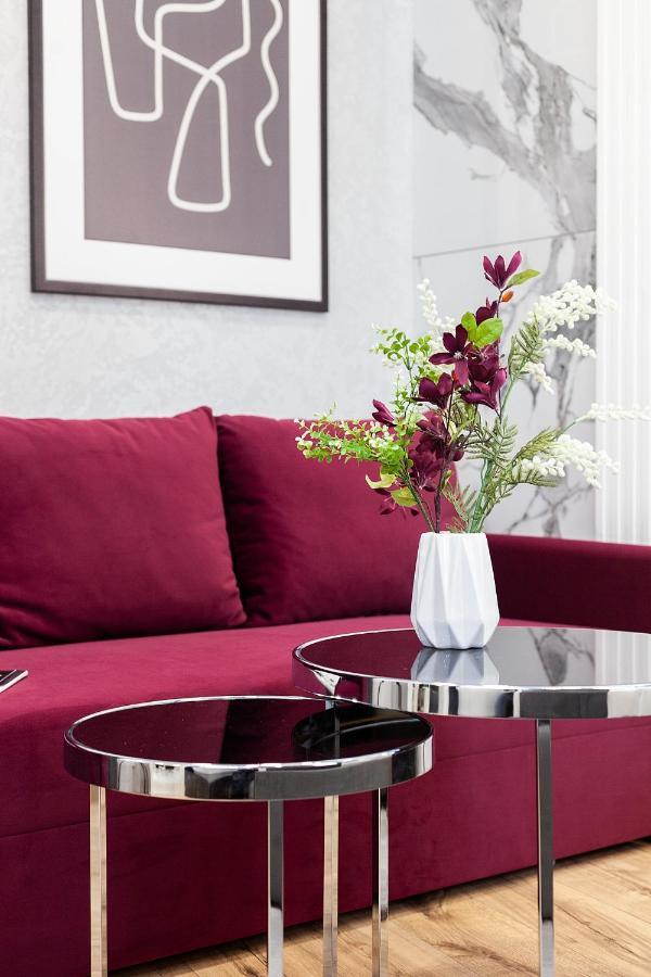 Lovely Apartment On Drahomanova Street Lviv Bagian luar foto