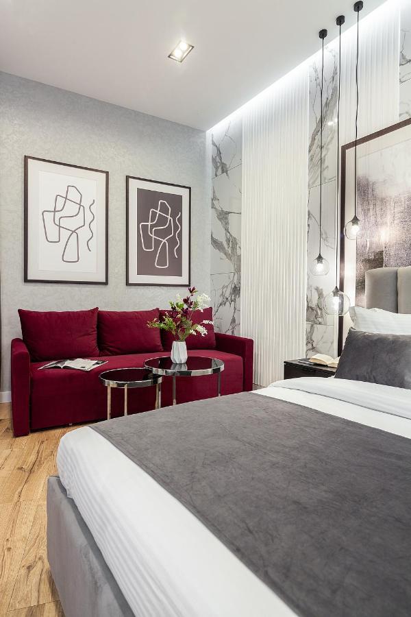 Lovely Apartment On Drahomanova Street Lviv Bagian luar foto