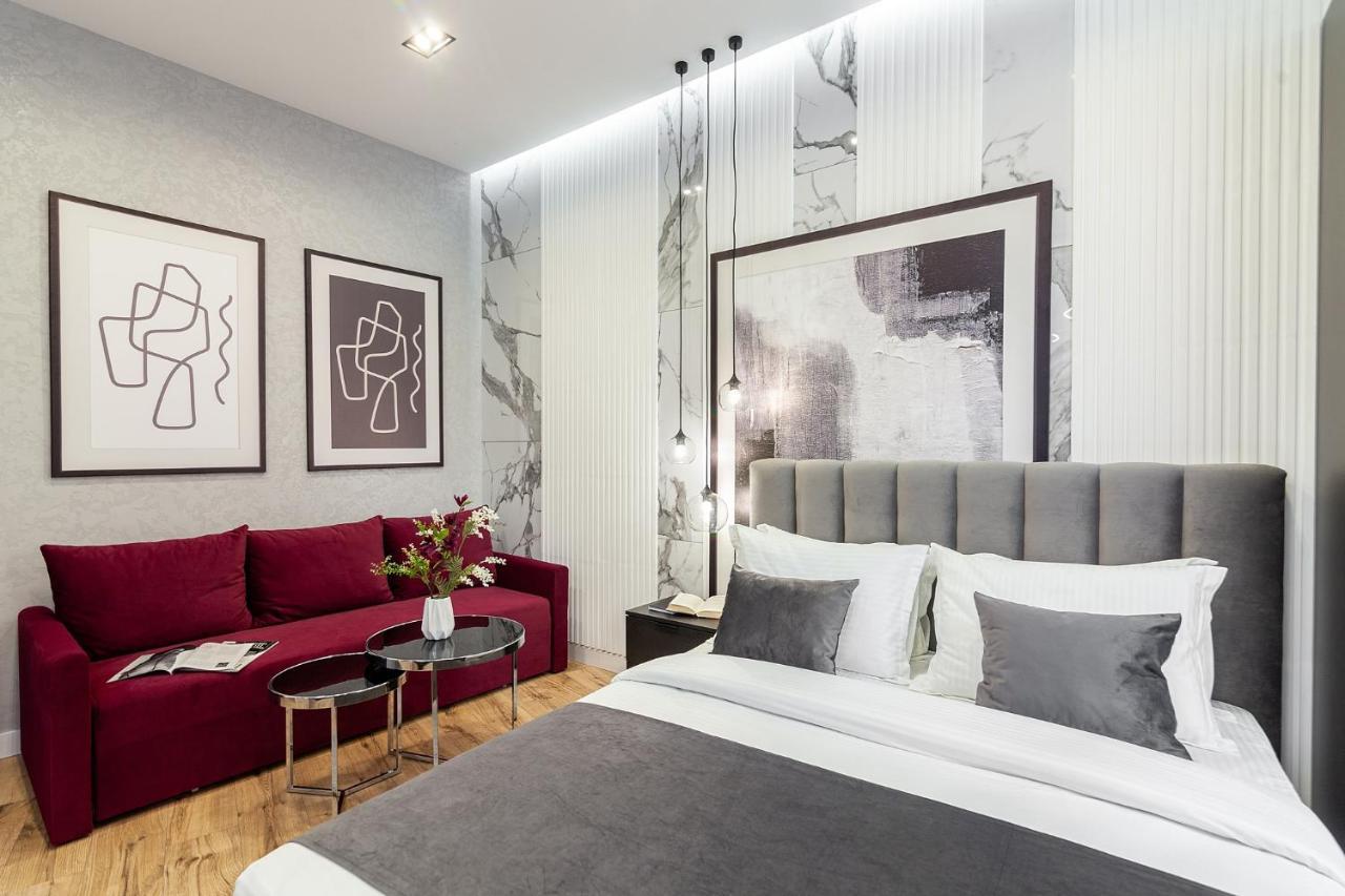 Lovely Apartment On Drahomanova Street Lviv Bagian luar foto