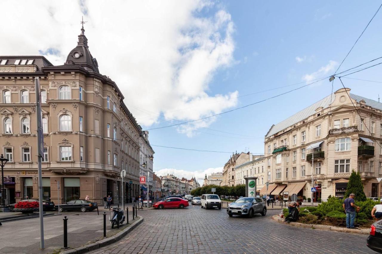 Lovely Apartment On Drahomanova Street Lviv Bagian luar foto
