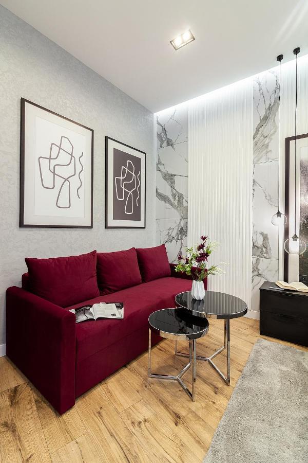 Lovely Apartment On Drahomanova Street Lviv Bagian luar foto