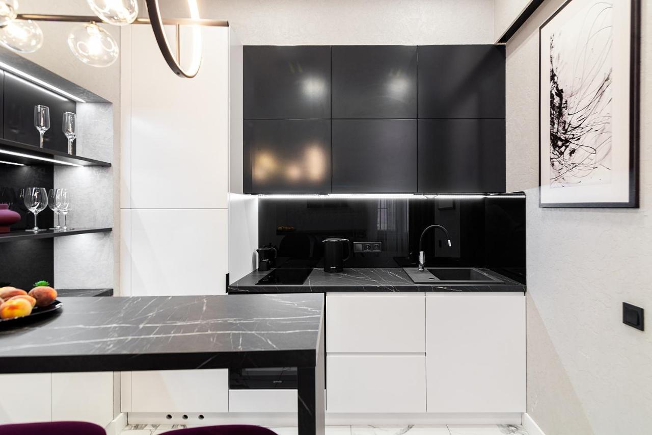 Lovely Apartment On Drahomanova Street Lviv Bagian luar foto