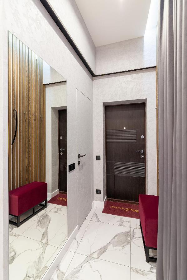 Lovely Apartment On Drahomanova Street Lviv Bagian luar foto