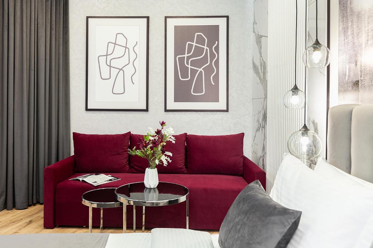 Lovely Apartment On Drahomanova Street Lviv Bagian luar foto