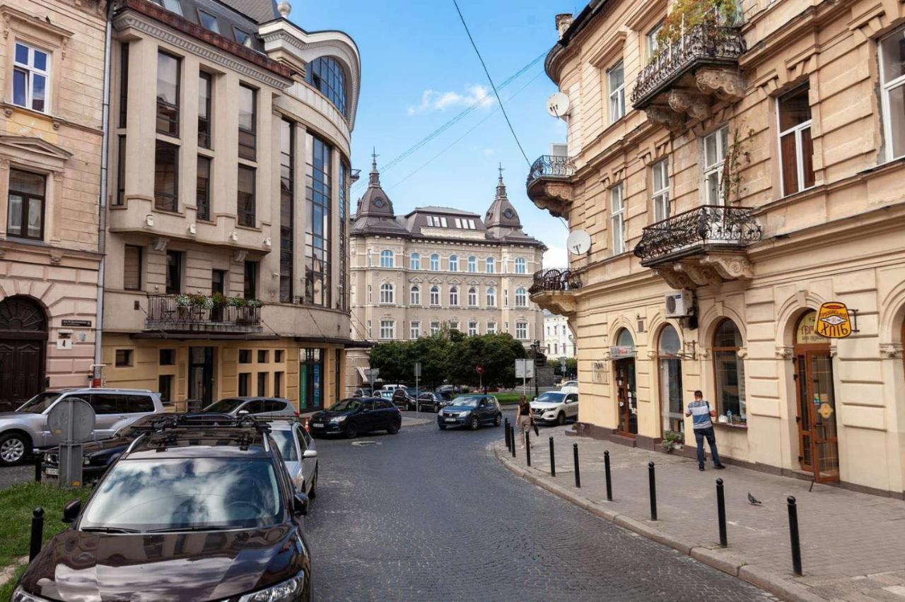 Lovely Apartment On Drahomanova Street Lviv Bagian luar foto